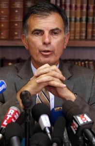 Marseille procureur de la R&eacute;publique Jacques Dallest r&eacute;ponses aux questions des m&eacute;dias lors d'une conf&eacute;rence de nouvelles &agrave; Marseille Octobre 5, 2012.  REUTERS-Jean-Paul Pelissier