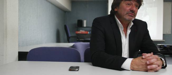 Neyret nie avoir re&ccedil;u de l'argent en liquide.