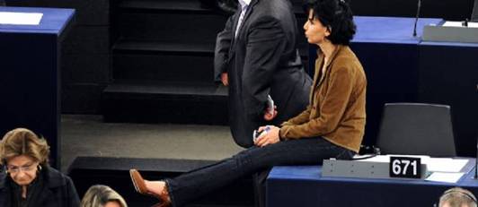 Rachida Dati au Parlement europ&eacute;en en 2011. Certains d&eacute;put&eacute;s s'interrogent ouvertement sur son subit int&eacute;r&ecirc;t pour la cause gazi&egrave;re.